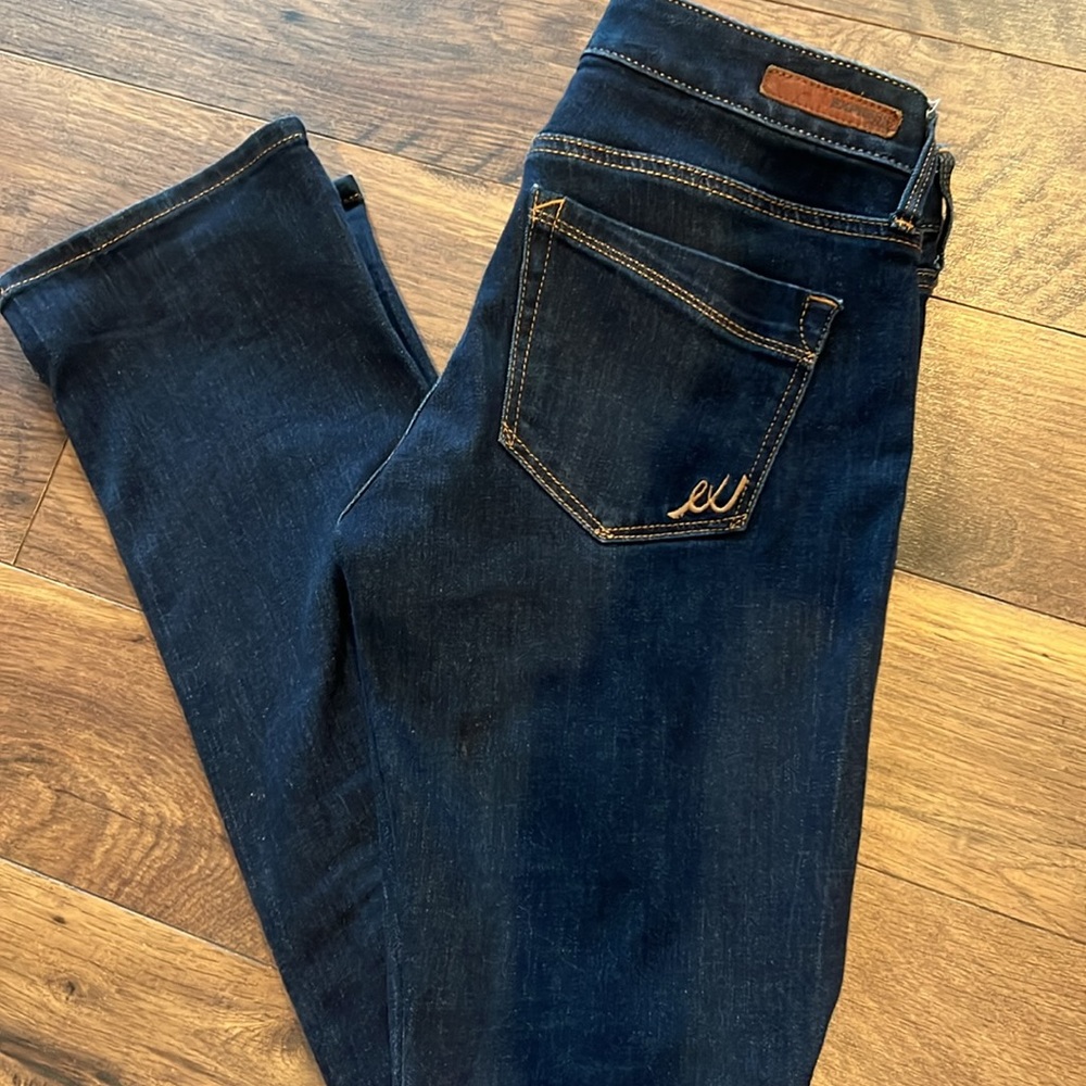 Women’s express jeans 6R barely boot low rise